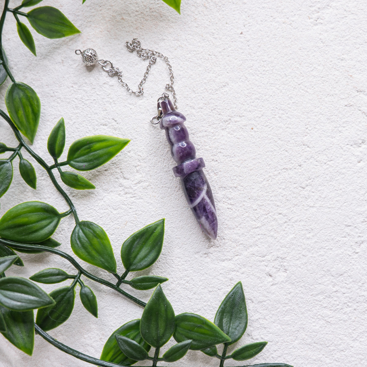 Pendule divinatoire en pierre naturelle – Radiesthésie & intuition