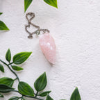 Pendule divinatoire en pierre naturelle – Radiesthésie & intuition