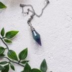 Pendule divinatoire en pierre naturelle – Radiesthésie & intuition