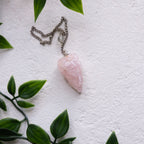 Pendule divinatoire en pierre naturelle – Radiesthésie & intuition