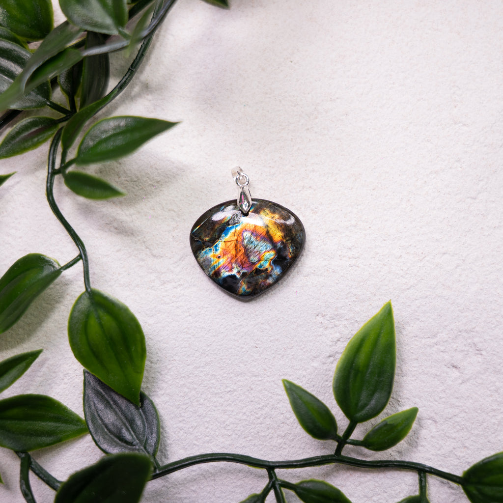 Pendentif spectrolite